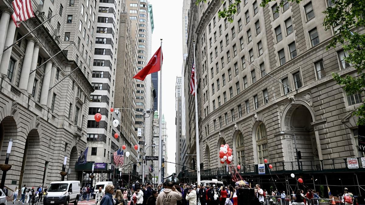 Wall Street'te Trk bayra dalgaland!