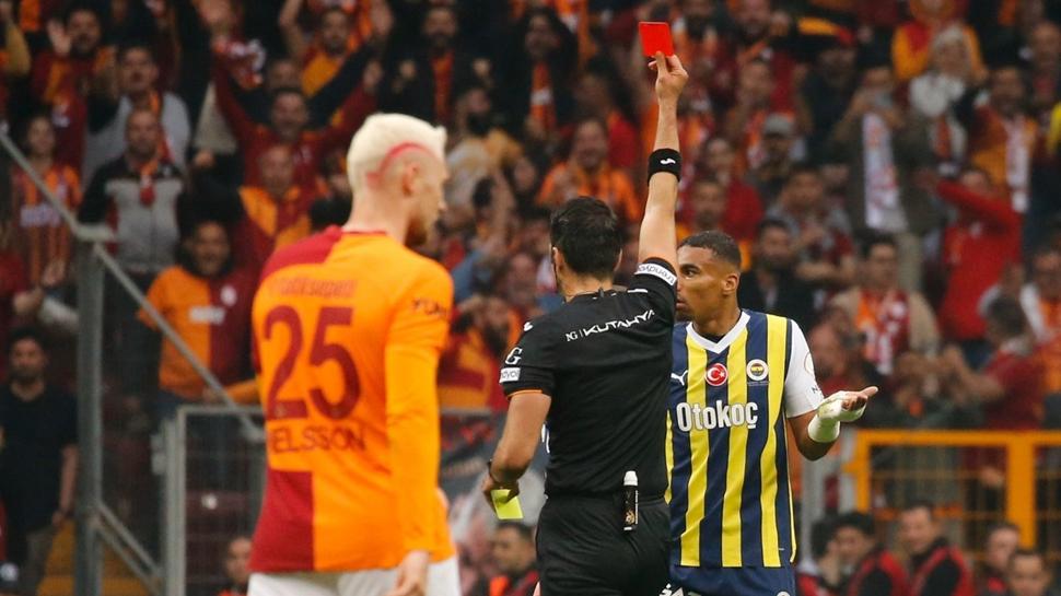 Fenerbahçe derbide 10 kişi kaldı! İşte kırmızı kart pozisyonu...