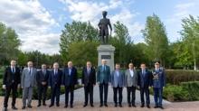 TBMM Bakan Kurtulmu'tan Astana'daki Atatrk Ant'na ziyaret