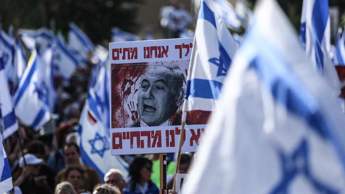Bat Kuds'te halk sokaa indi! Netanyahu'ya kazan kaldrdlar