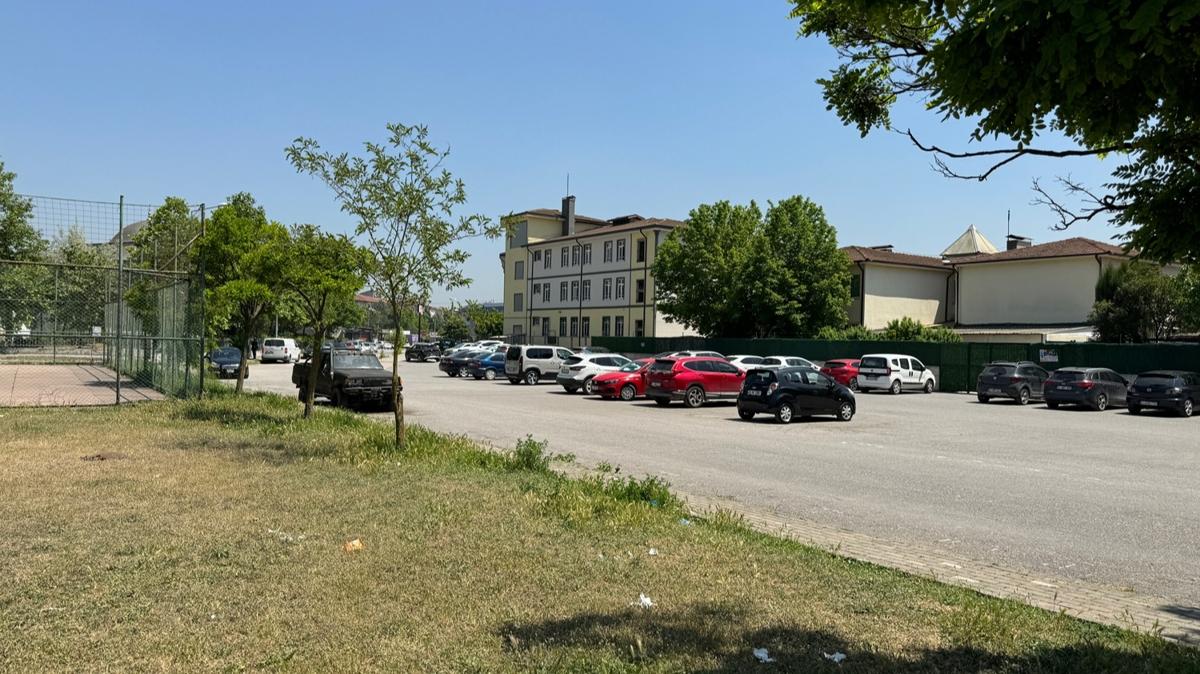 Kocaeli'de sahipsiz kpekler bir kiiye saldrd! O anlar kameralara yansd
