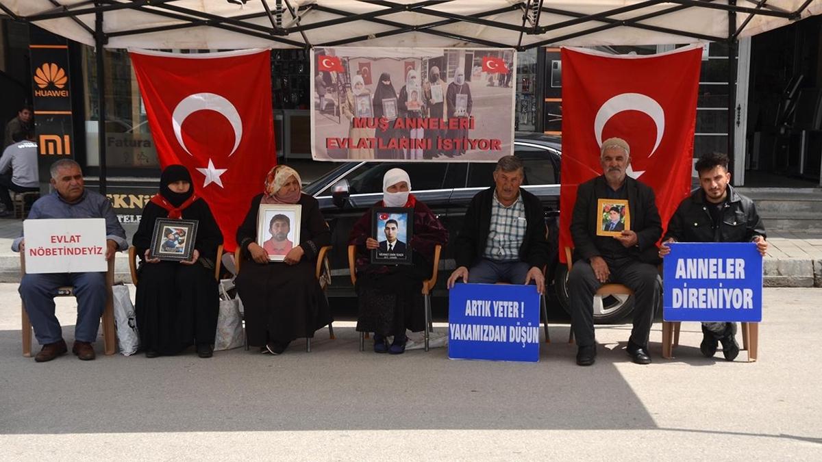 Mulu aileler DEM Parti nndeki eylemlerini srdryor
