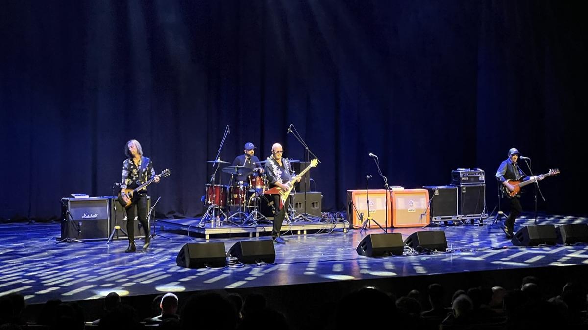 Rock Grubu Wishbone Ash stanbul'da konser verdi