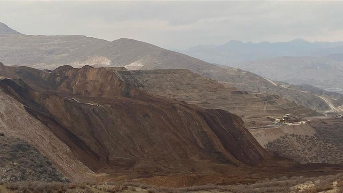 Erzincan Valisi li'teki maden ocanda kontroll toprak indirildiini duyurdu