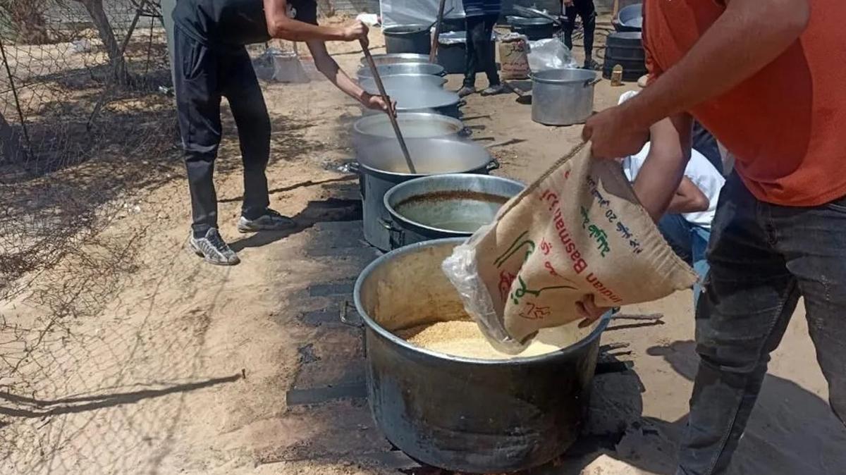 Trk Kzlay Gazze eridi'nde yeniden scak yemek datmna balad