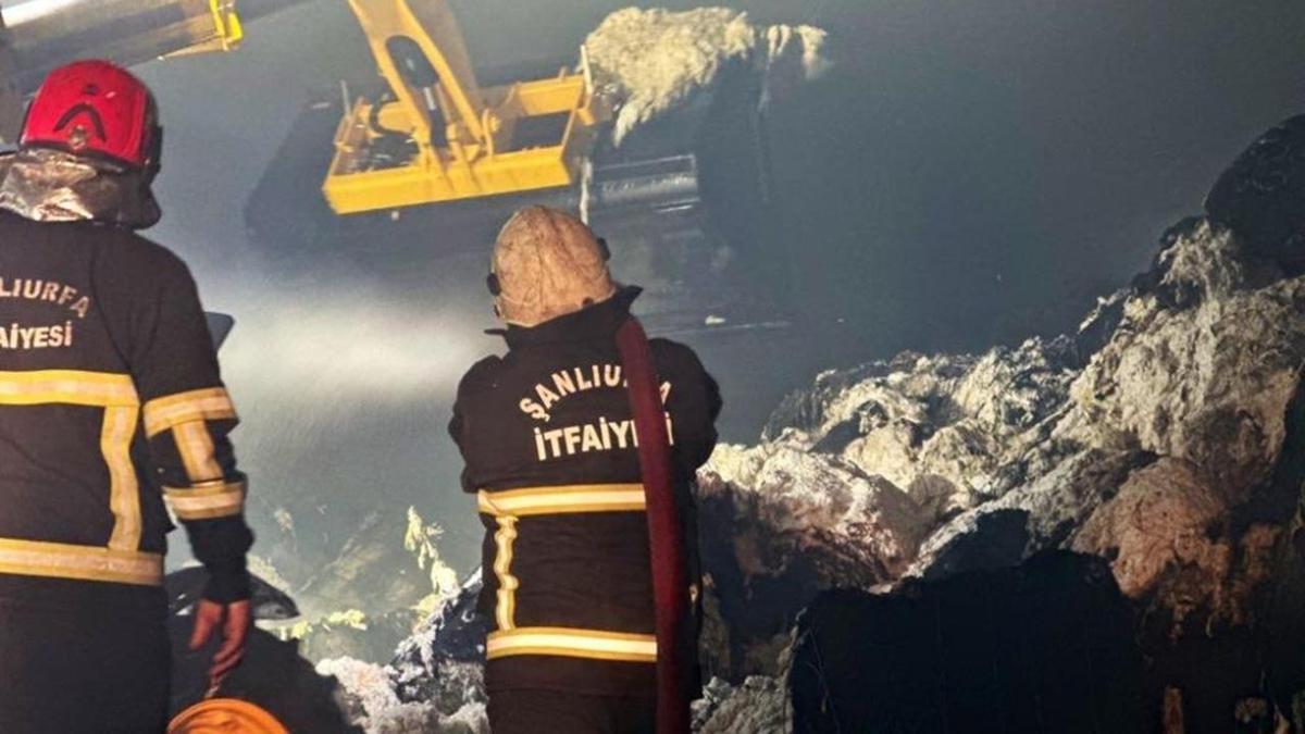 anlurfa'da rr fabrikasnda yangn: Tonlarca pamuk kl oldu