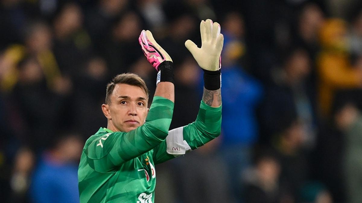 Muslera,+S%C3%BCper+Lig+tarihine+ge%C3%A7ti%21;