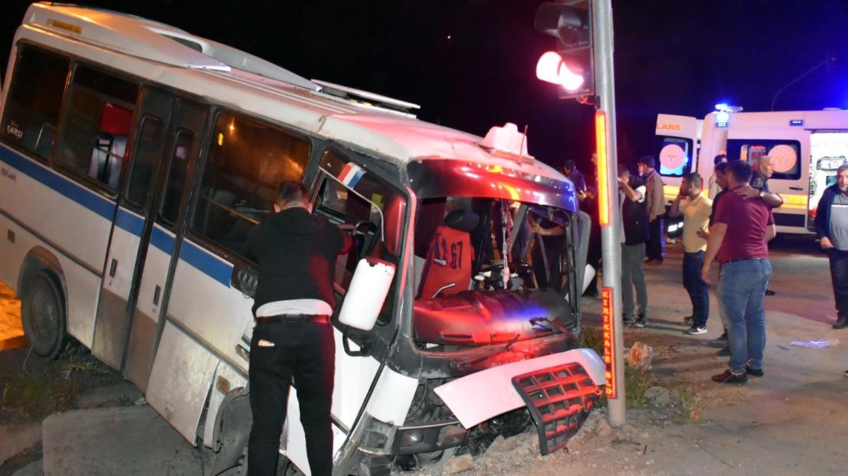 Krkkale'de minibs ile otomobil arpt: 22 yaral