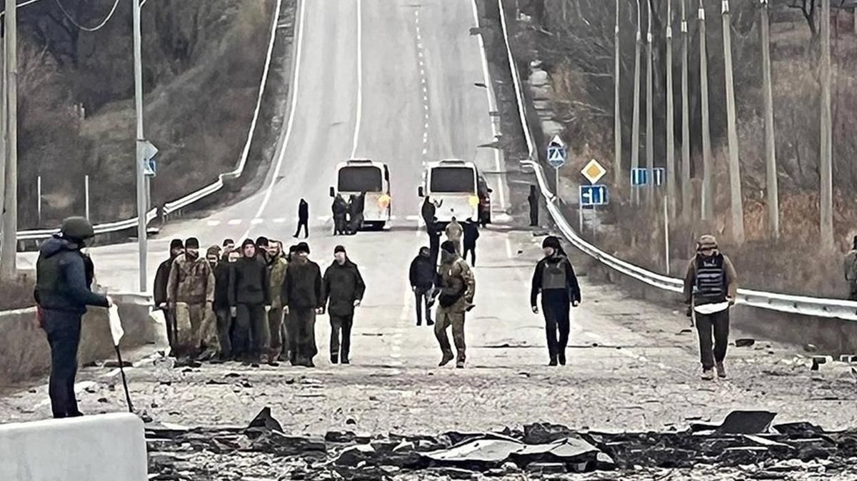 Rusya ile Ukrayna arasnda esir takas: 150 asker serbest brakld