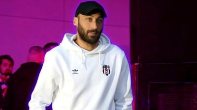 Ve takmn yeni golcs Cenk Tosun! Transferi resmen duyurdular