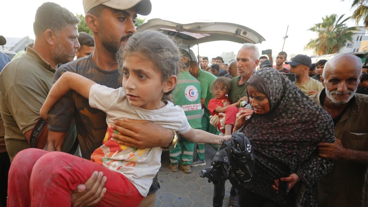 srail, Gazze'deki El-Bureyc ve El-Megazi kamplarn vurdu: 11 kii ehit oldu