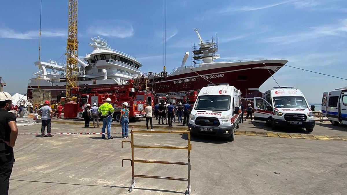 Kocaeli'de gemi yangn: 4 kii hastanelik oldu