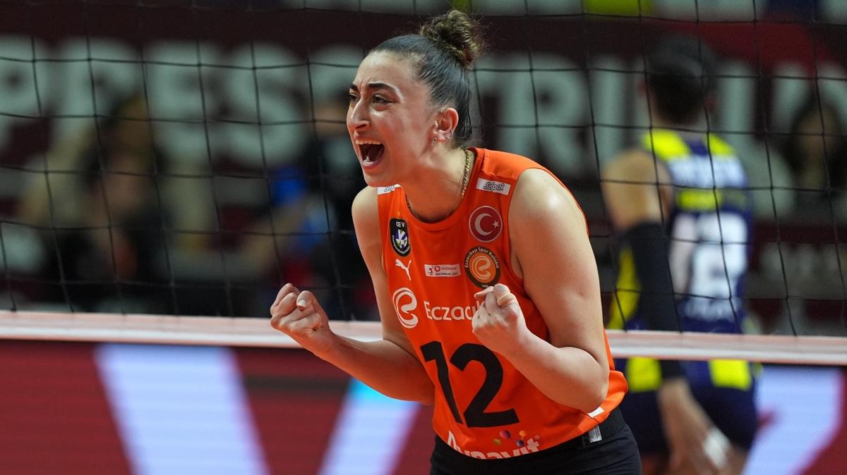 Eczacba Dynavit, milli voleybolcu Elif ahin ile nikah tazeledi