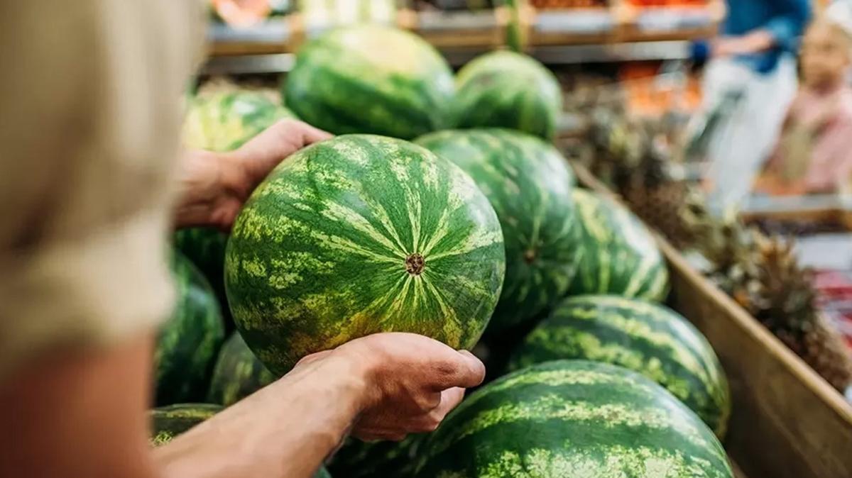 Lezzetli karpuz semenin srr! Saniyeler iinde anlalyor