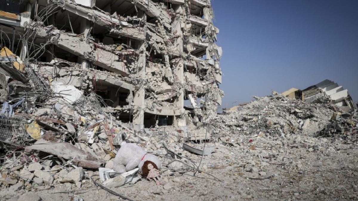 Hatay'da depremde 198 kiiye mezar olmutu: Binann mteahhidi ve antiye efi tutukland