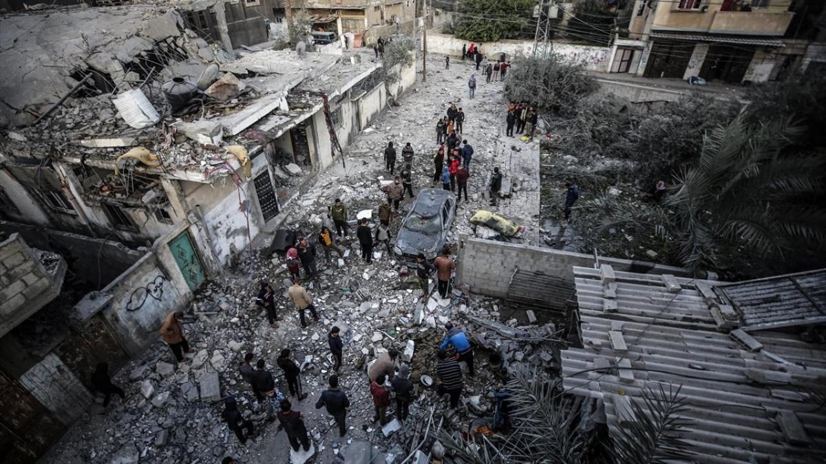 srail bir evde bulunan 10 Filistinliyi katletti