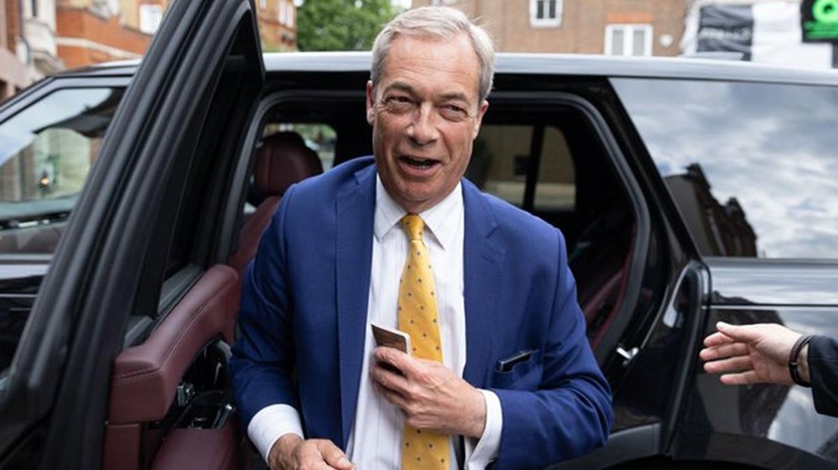 Nigel Farage'n Reform UK'si yeni kamuoyu anketinde muhafazakarlar geride brakt