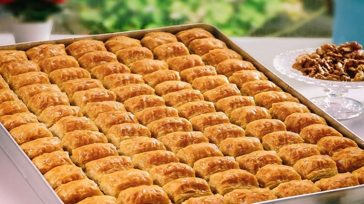 Fiyatlar 300-1.000 TL arasnda deiiyor! 5 bin ton baklava ile azlar tatlanacak