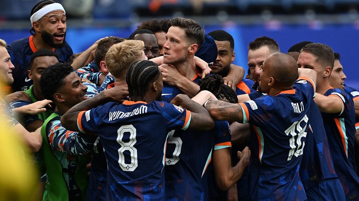 Hollanda geriden gelerek kazand! 3 puan getiren gol Weghorst att