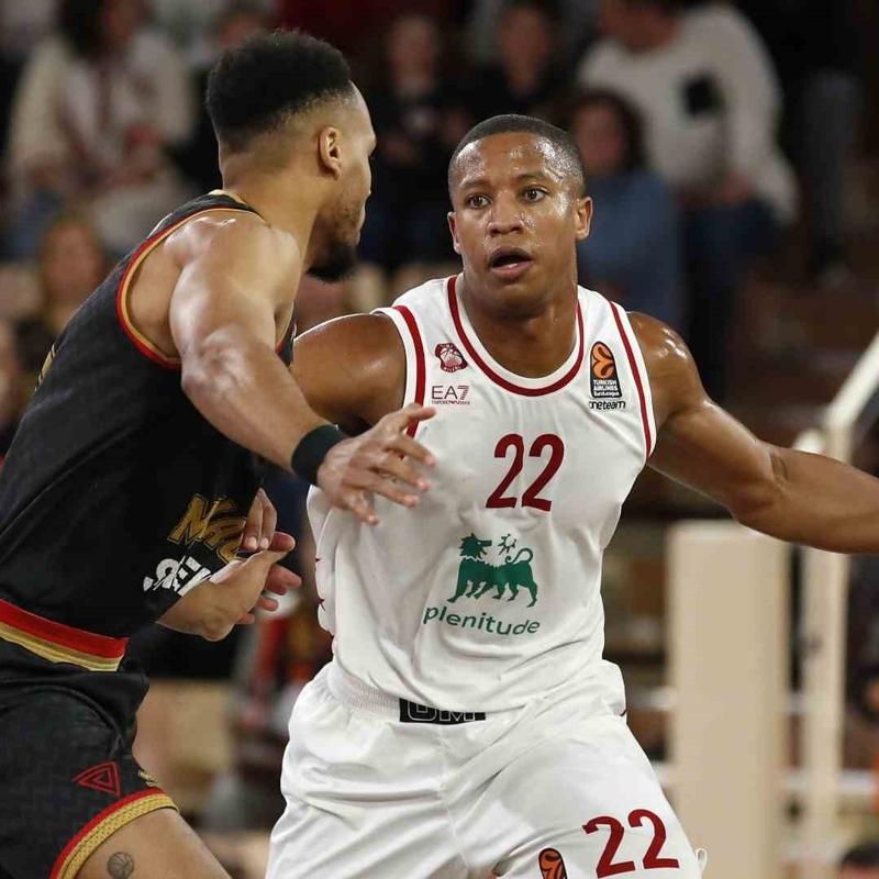 Fenerbahe Beko, Devon Hall' renklerine balad