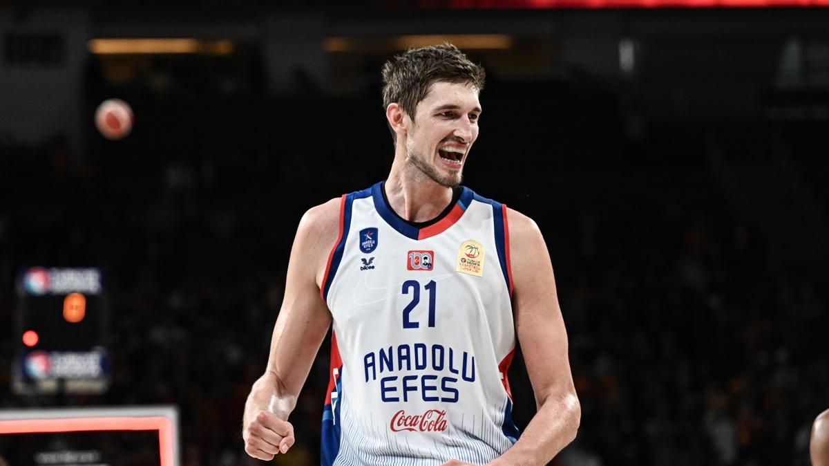 Anadolu+Efes%E2%80%99te+Tibor+Pleiss+ile+yollar+ayr%C4%B1ld%C4%B1