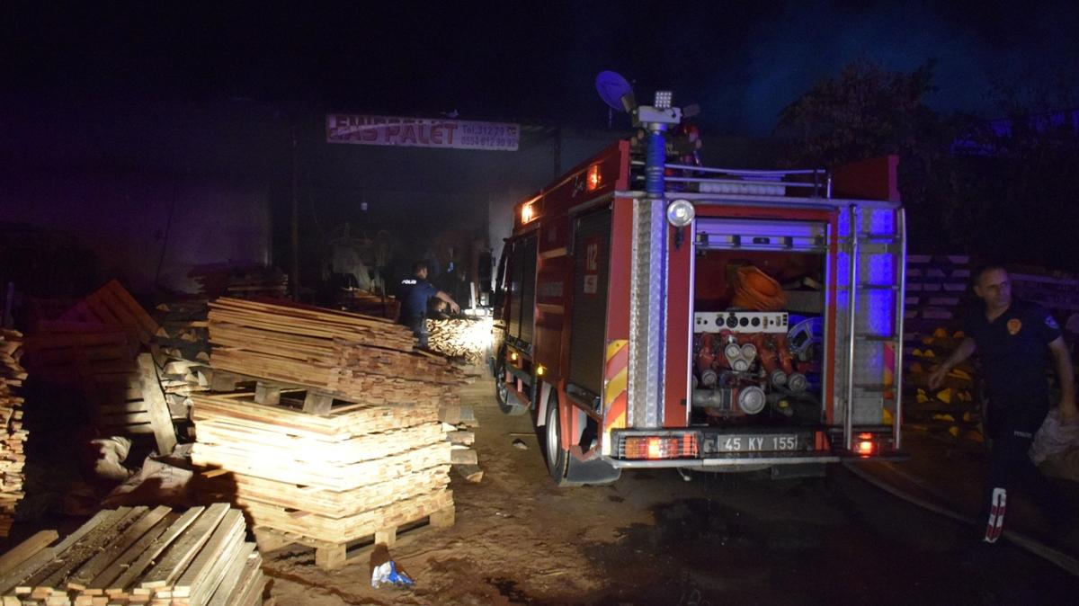 Manisa'da palet imalathanesinde kan yangn sndrld