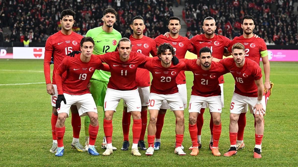 Milliler sahaya kyor! lk snav Grcistan'a kar