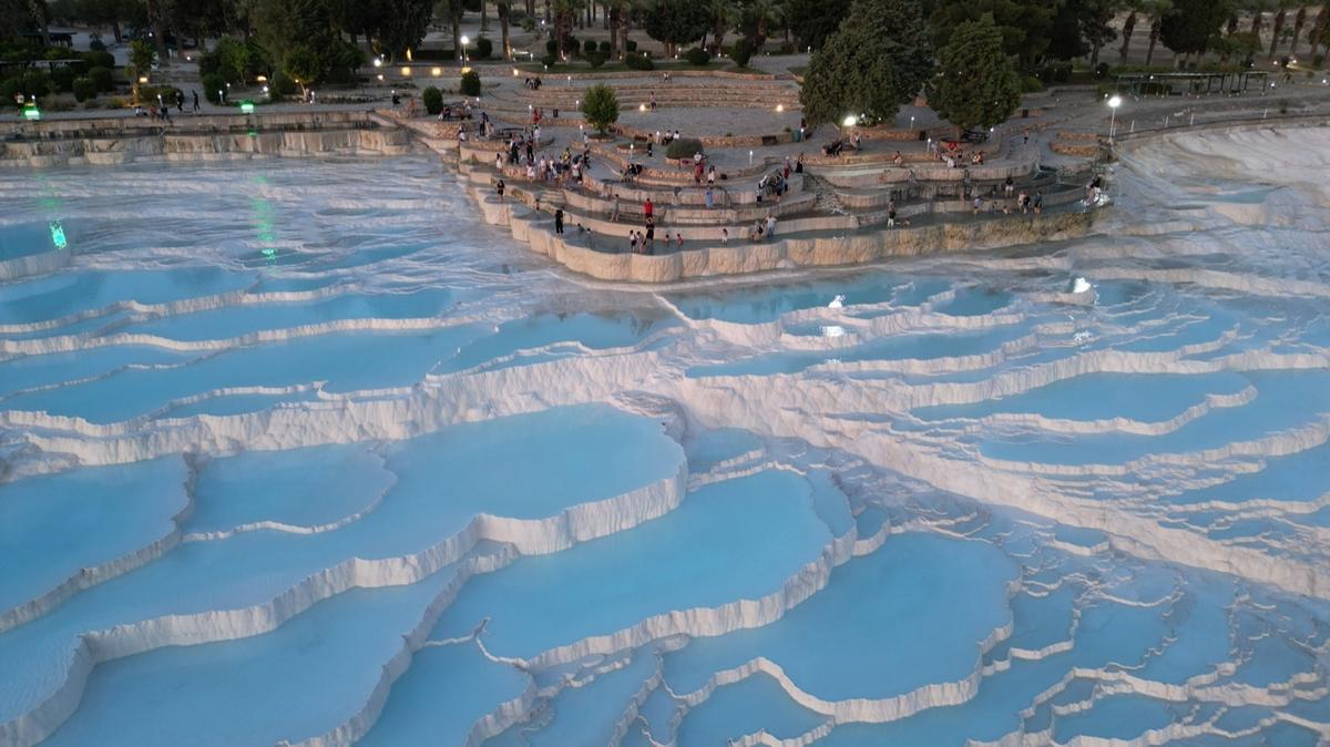 Pamukkale'yi 4 gnde yaklak 32 bin ziyareti gezdi