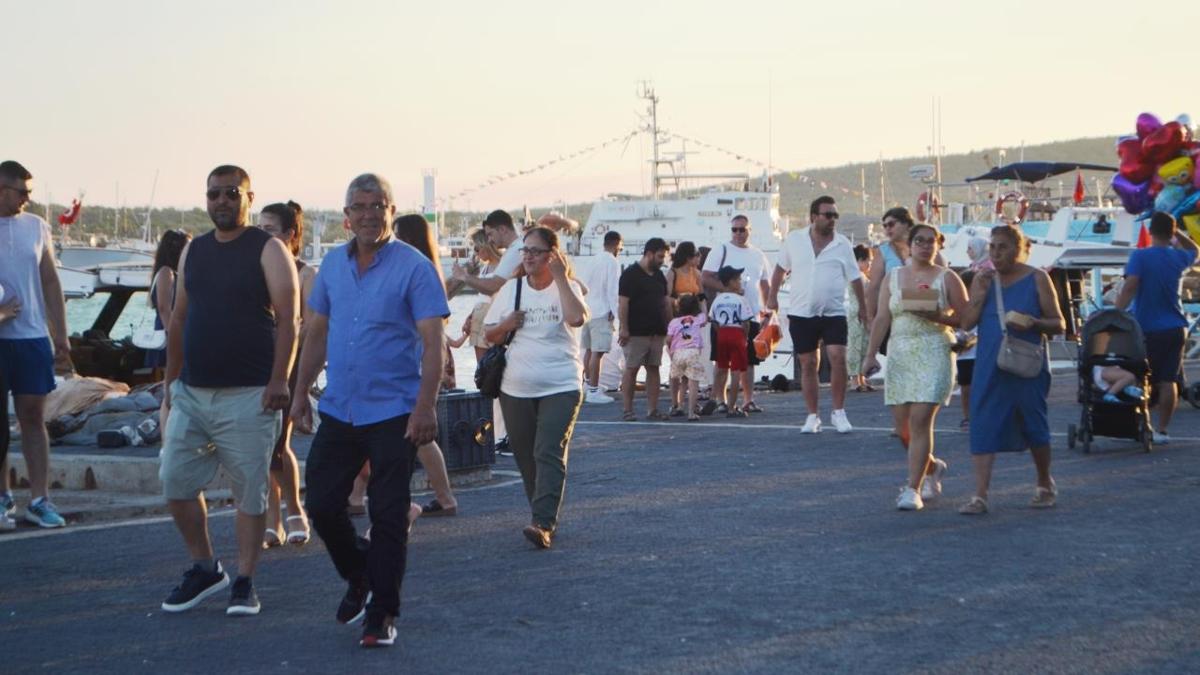 Ayvalk'n nfusu bayramda 1 milyona yaklat