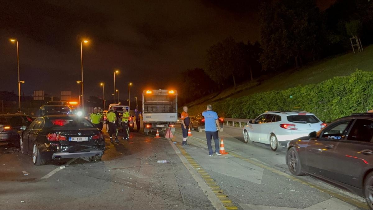 skdar'da zincirleme trafik kazas: 3 yaral