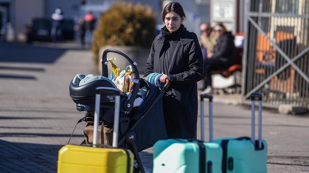 AB raporu: Ukraynal mlteciler ile etnik kkeni farkl Ukrayna vatanda mlteciler arasnda ayrmclk yaplyor