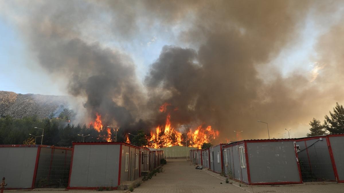 Gaziantep'te kan yangn barnma merkezine srad! Sndrme almalar sryor