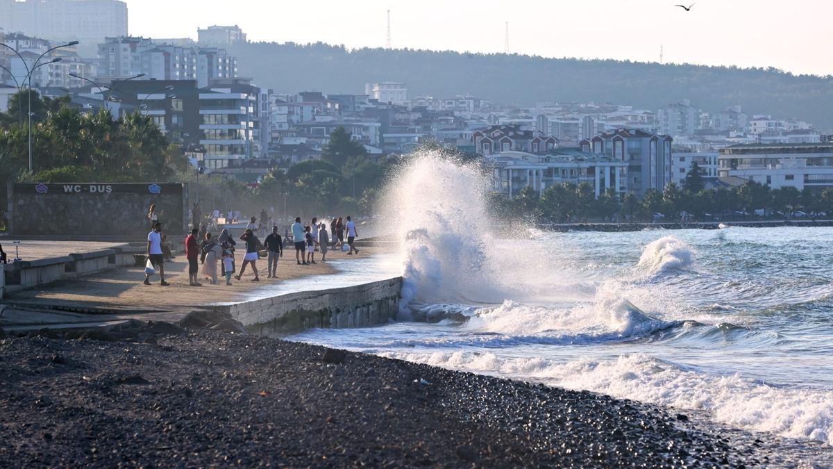 Samsun Valilii'nden "denize girmeyin" uyars