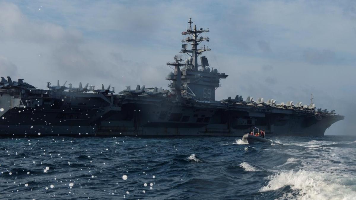 USS Dwight D. Eisenhower uak gemisi ABD'ye dnyor