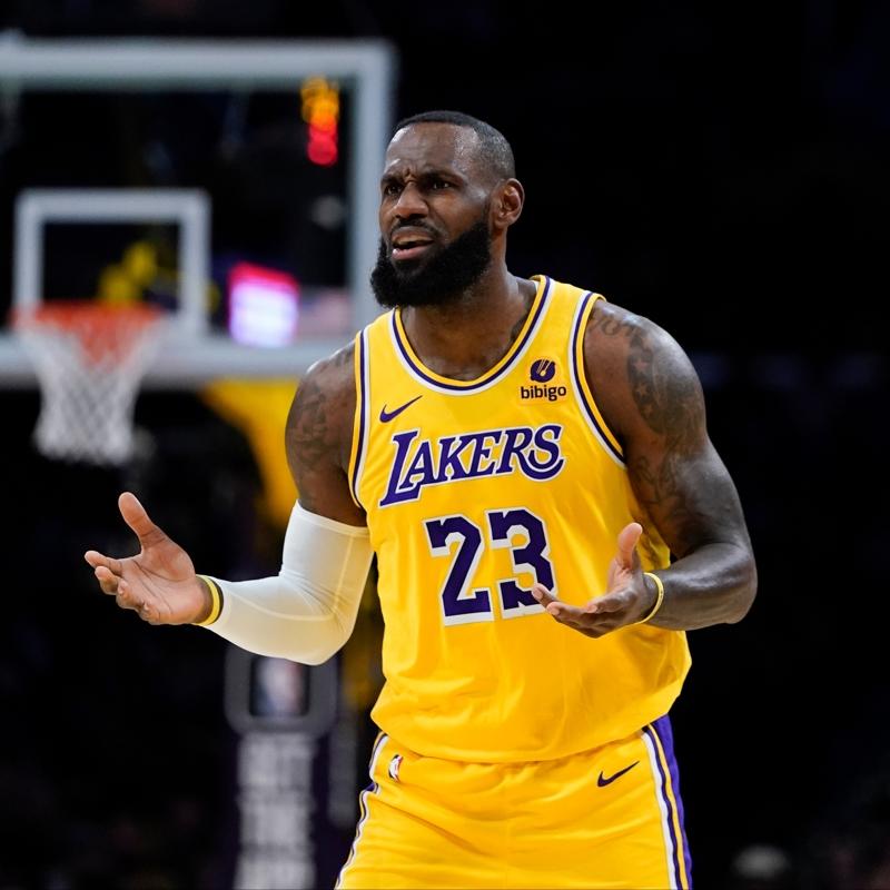 LeBron James emekli olmayacak