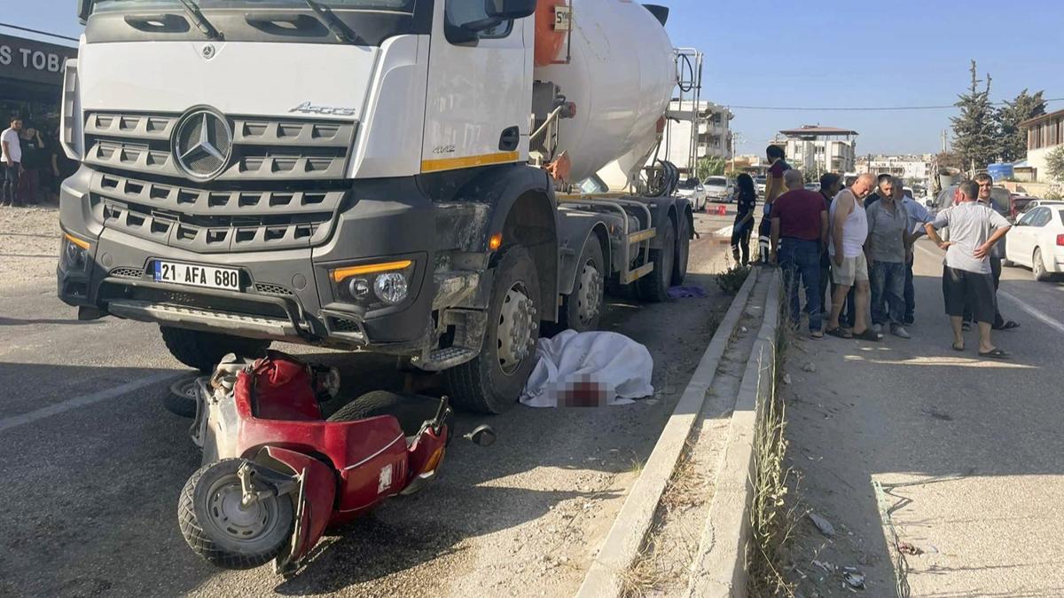 Hatay'da beton mikserine arpan motosikletteki 2 kii yaamn yitirdi