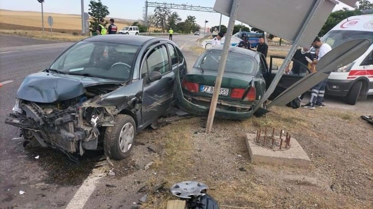 ankr'da iki otomobilin kafa kafaya arpt kazada 8 kii yaraland