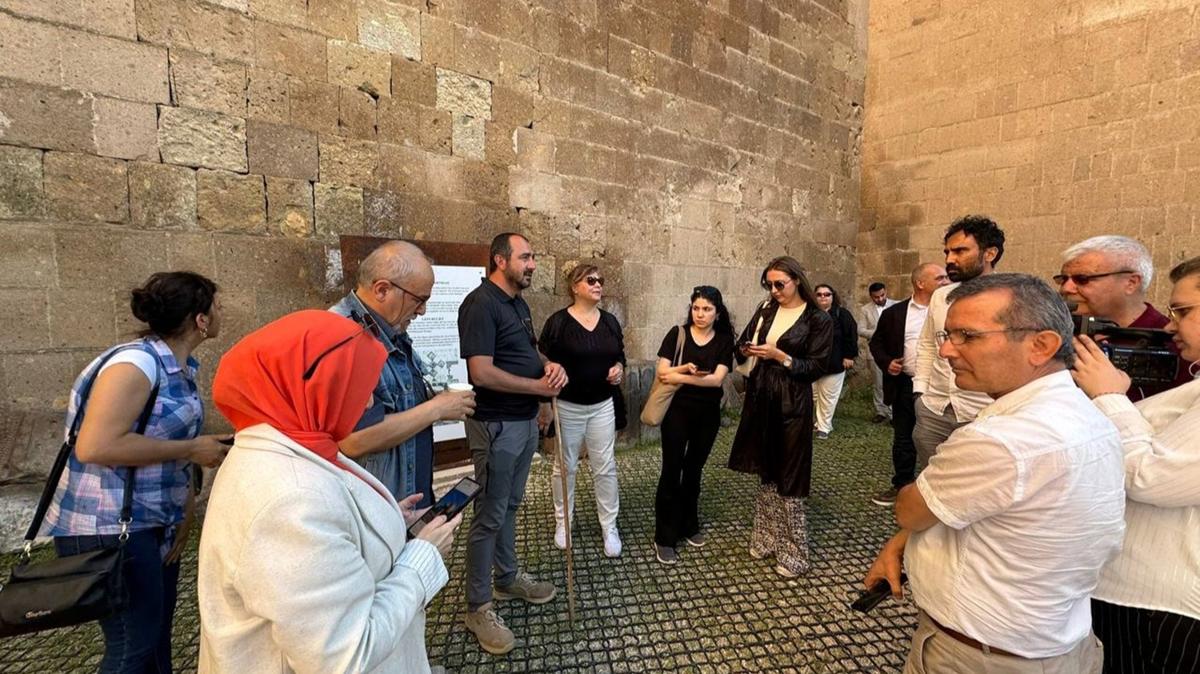 "Medya, Kltr Sanat ve Turizm Bulumalar"nn beincisi Kars'ta yapld