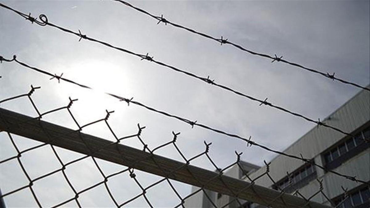 Pakistan'da 19 mahkum firar etti