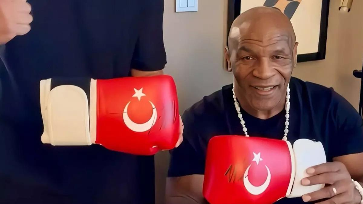 Mike Tyson'dan millilere imzal boks eldiveni