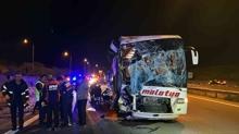 Anadolu Otoyolu'na feci kaza! ki yolcu otobs arpt