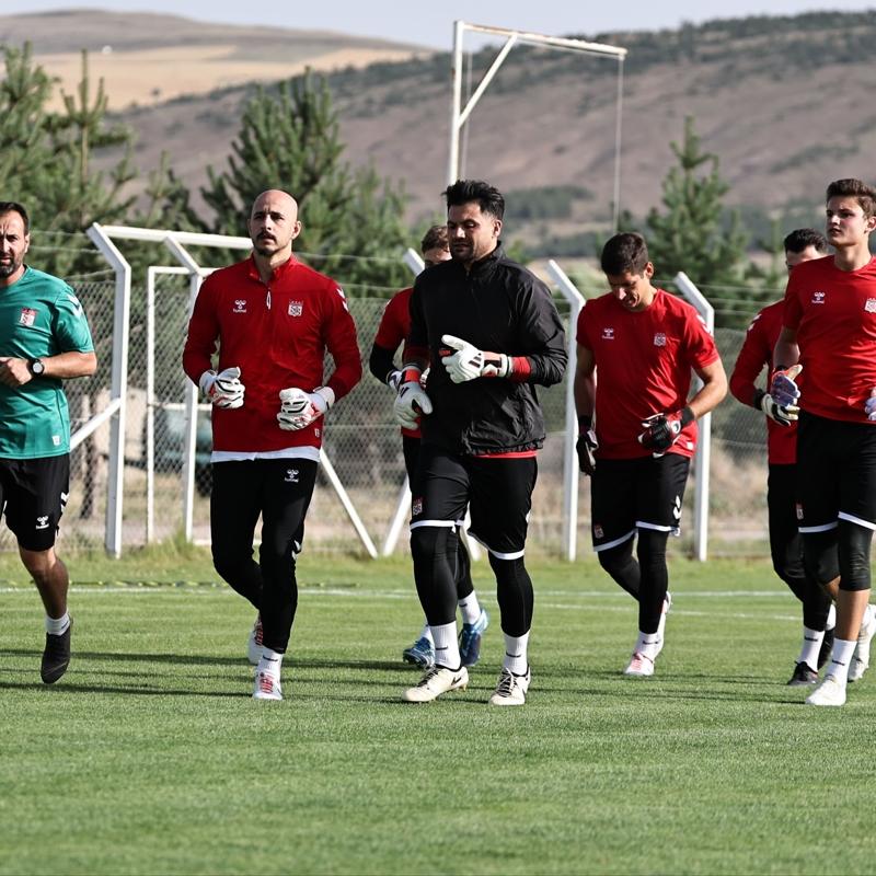 Sivasspor'da yeni sezon almalar sryor