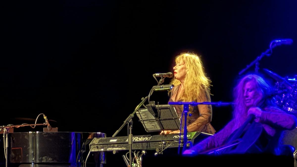 Kanadal mzisyen Loreena McKennitt stanbul'da rzgar gibi esti