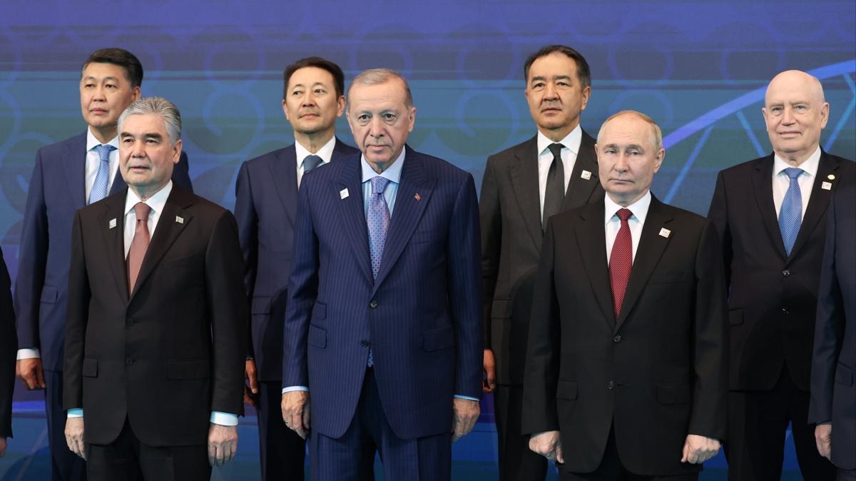  24'nc Devlet Bakanlar Zirvesi... Bakan Erdoan aile fotorafna katld