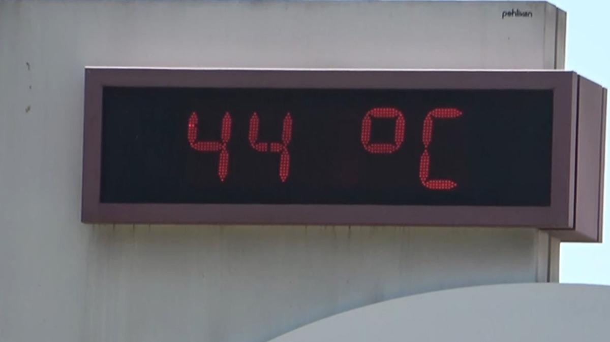 Kentimiz adeta kavruluyor... Hava scakl 44 dereceye ulat: lm Allah'n emri