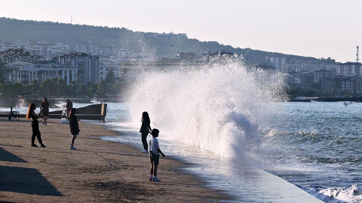 Samsun'da "denize girmeyin" uyars