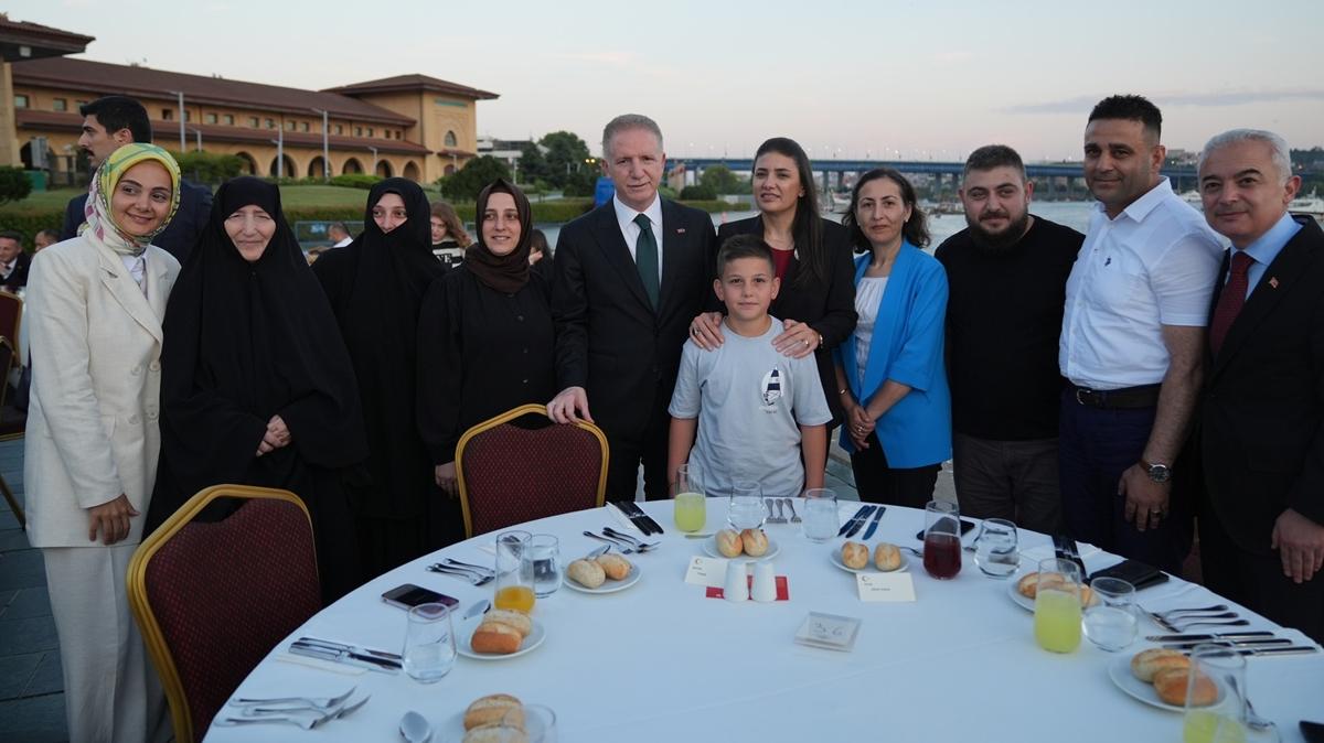 stanbul Valiliinden 15 Temmuz ehitlerinin aileleri ve gaziler onuruna yemek