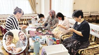 Japon turistler ine oyasn renmeye geldi... Elaz'a dantel turu