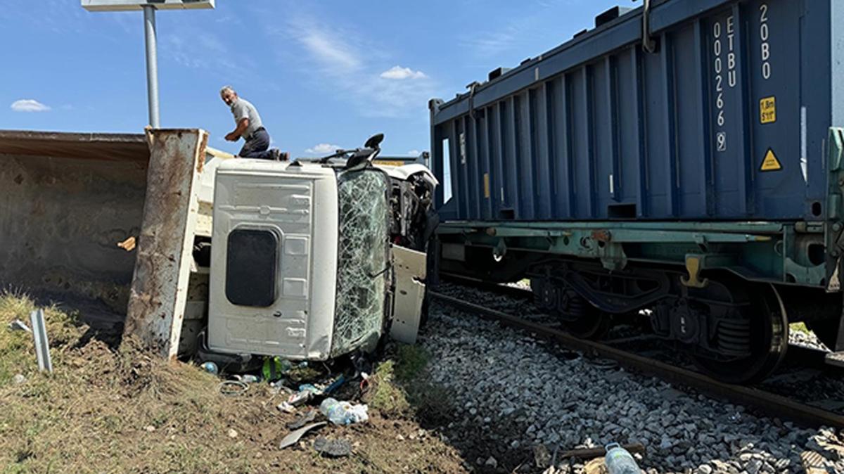 Son dakika: Tren kamyona arpt! l ve yarallar var