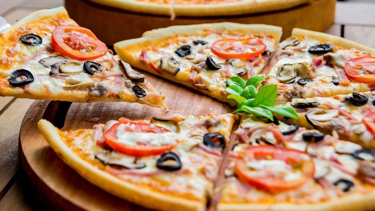 Tereya ile piiyor! Kahvaltlk lava pizza tarifi, kokusu alarm gibi